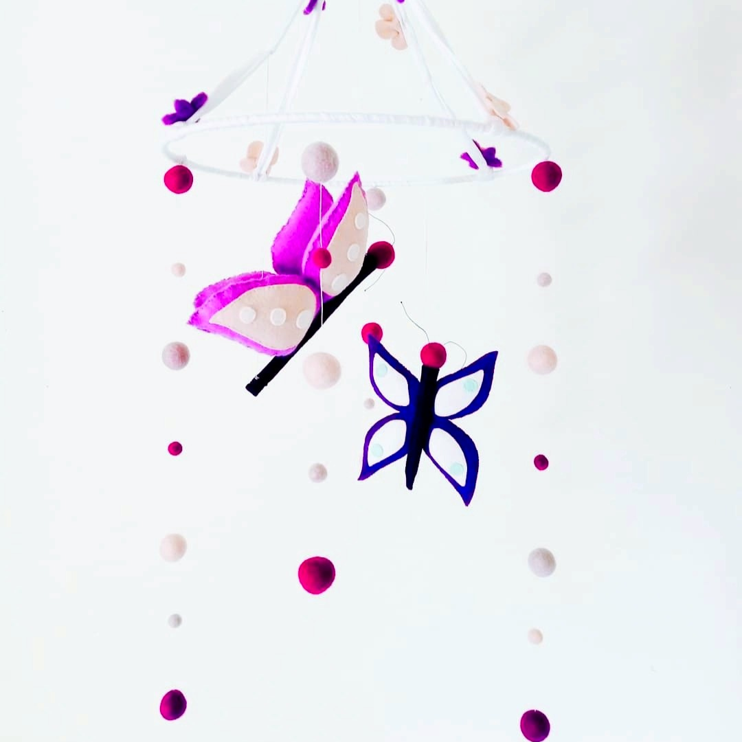 Baby mobiele paars met vlinders